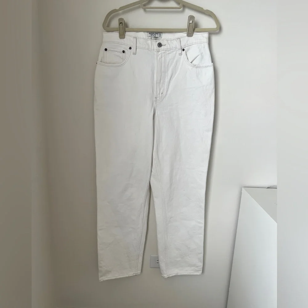 Abercrombie Curve Love ’90s Straight Ultra High Rise White Jeans Size 31/12R - Picture 1 of 4